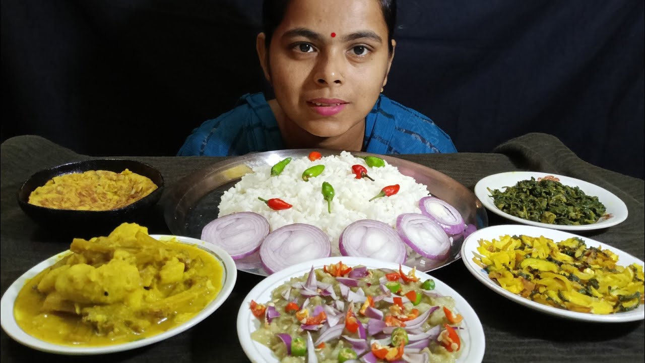 সবজি ,উচ্ছে ফুলকপি ভাজা,বেগুন ভর্তা,কচু  তরকারি , ডিম ফ্রাই 🙏🙏🙏🙏