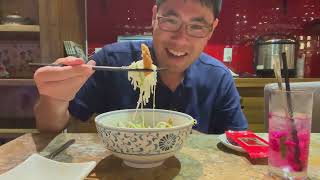 New Yorker Eats Delicious Vietnamese Food in Ho Chi Minh City : Di Mai