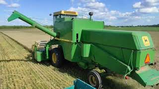 картинка: Молотимо пшеницю НС-40 і бананза, комбайном Джон Дір 952.Нова прицепа до трактора💪Все буде Україна🇺🇦