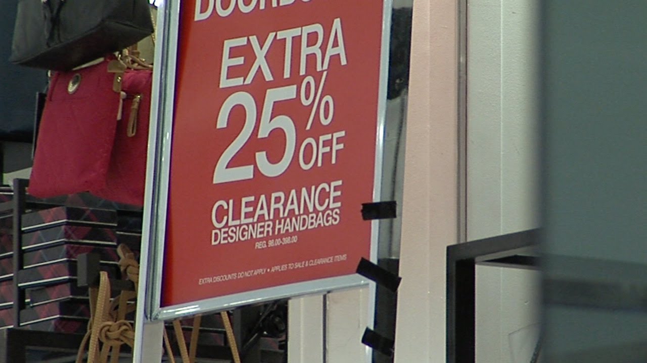 Heavier Discounts Await Shoppers After Christmas Heavier Discounts Await Shoppers After Christmas
