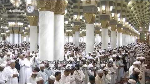 بصوته العذب الشيخ أحمد الحذيفي يترنم من الحرم النبوي في أول سورة يس