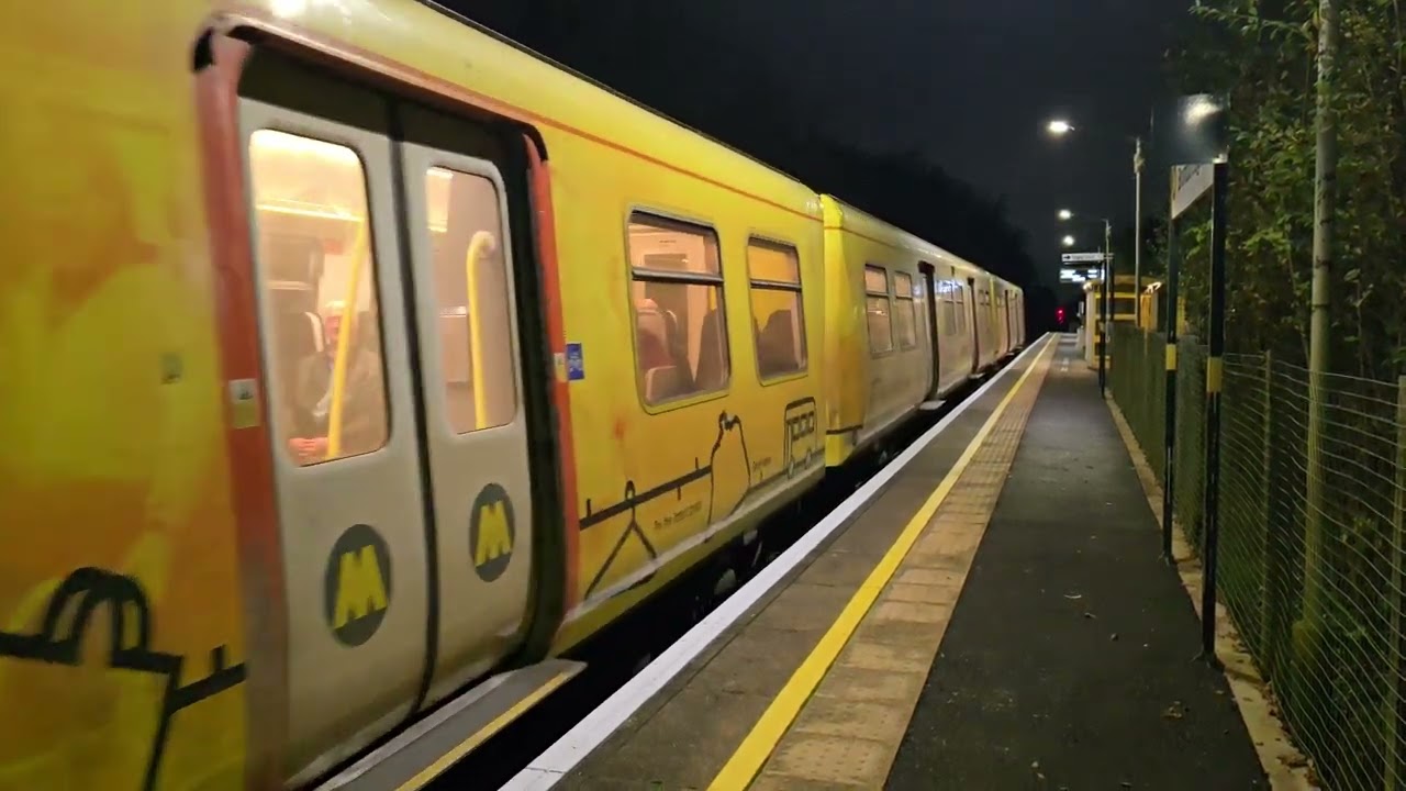 Merseyrail 507003 departs Bromborough Rake 15/11/2024