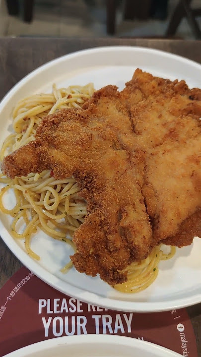 Western Boy in Malaysian Boleh inside Bugis Mall, Singapore!! #singapore #pasta #food #travel