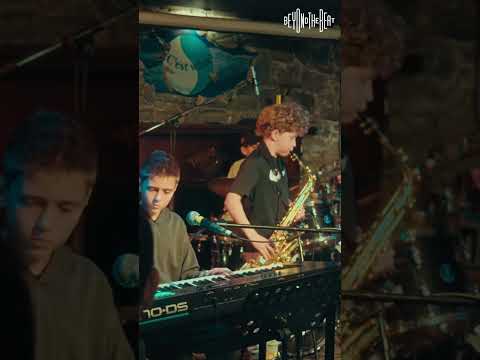 The Grooviest Performance by Early Warning and Special Guest Sammy