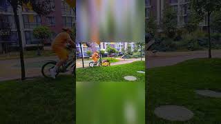 🚴 УЧУСЬ делать ТРЮКИ на ВЕЛОСИПЕДЕ! 🔥 #ТрюкиНаВелосипеде #Tricks #FunnyShorts