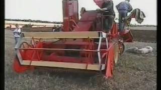 Massey-Harris 726 Combine