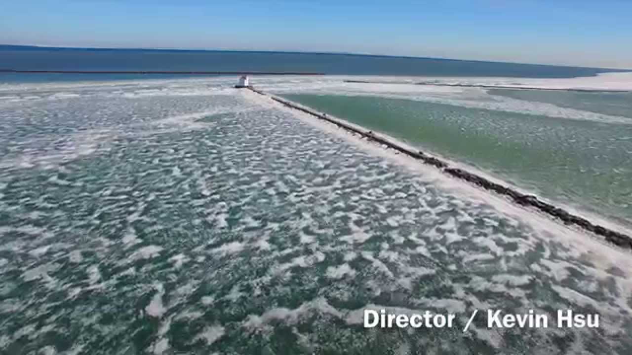 Flying above USA / Lake Erie / Kevin Hsu