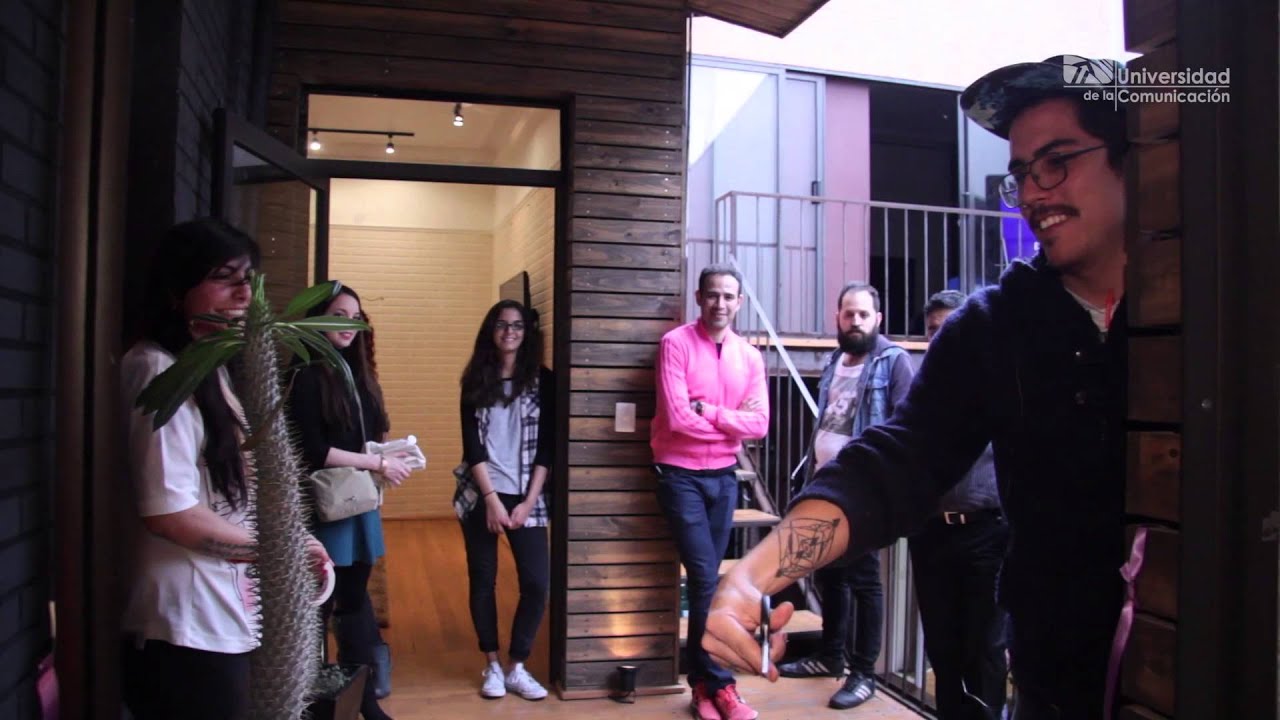 la voz Te invitamos a la Experiencia UC de Gestión de la Cultura y las Artes.