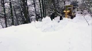 Komatsu Greyder Karla Mücadaleye Devam Ediyor