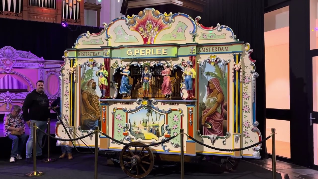 Draaiorgel de Arabier speelt de Edzard van Polen mars en een medley van Groningse liedjes 