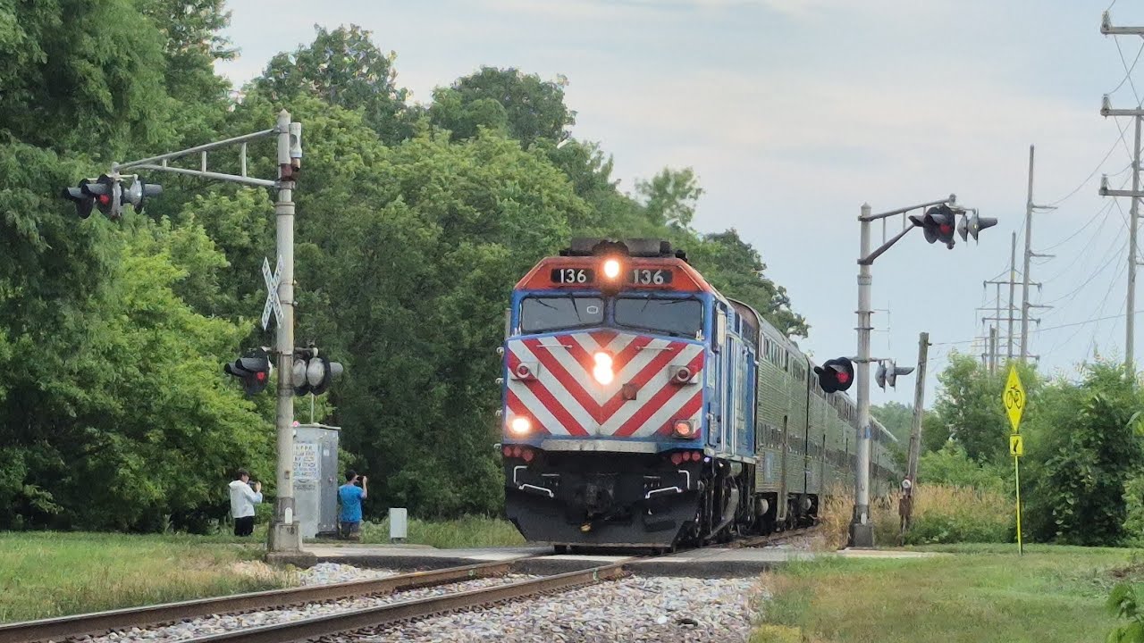 Metx 136 on McHenry Train 643! - YouTube