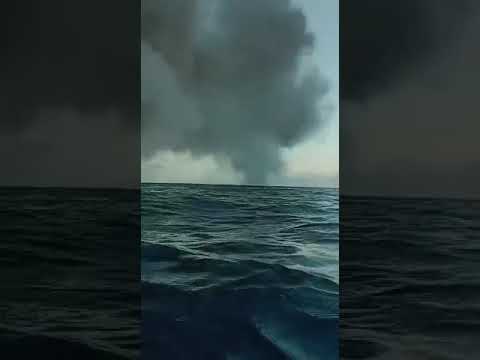 Kapal Penumpang KM Karya Indah saat Mengalami Kebakaran