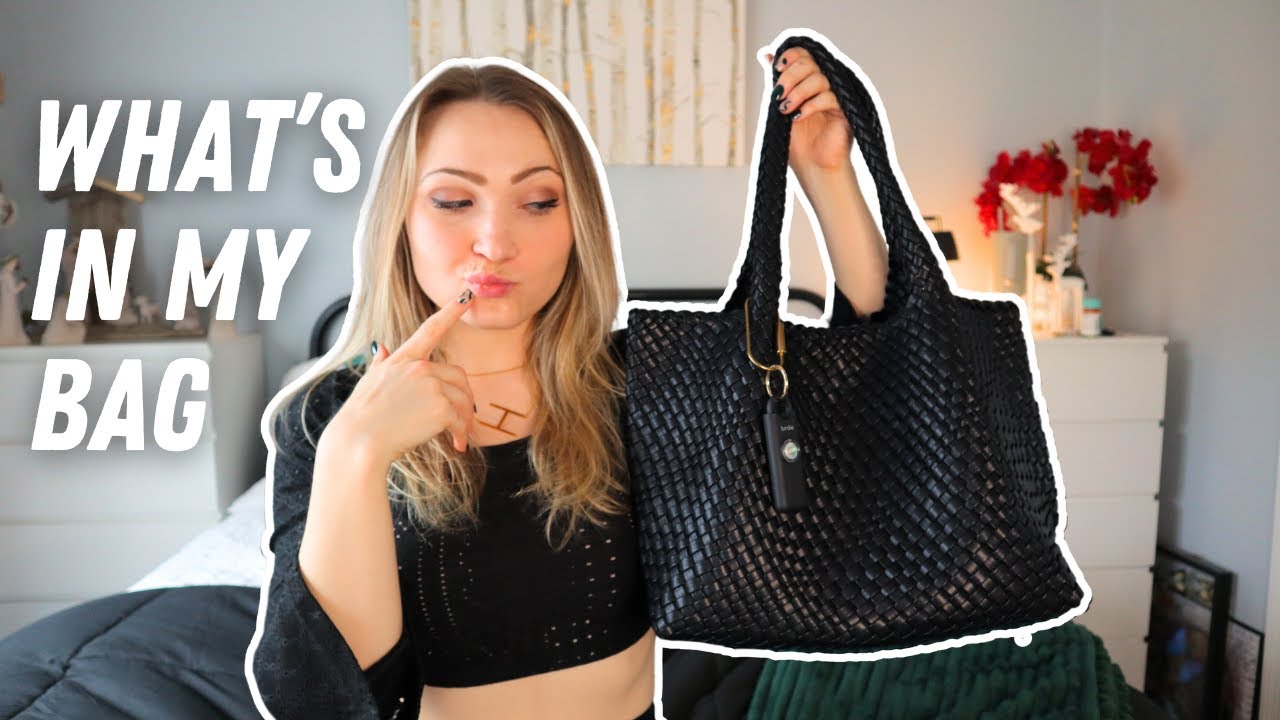 WHAT'S IN MY BAG // everyday purse essentials - YouTube