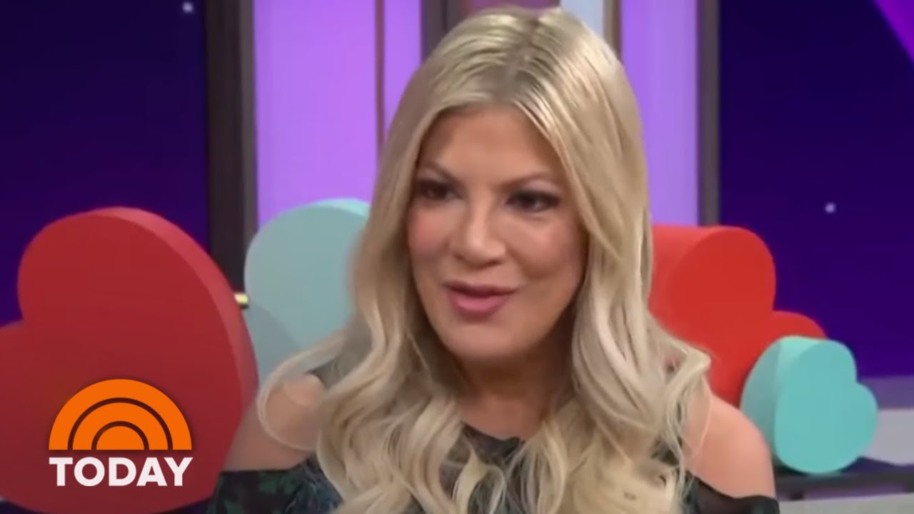 Tori Spelling Confirms Beverly Hills 90210 Reboot Today Youtube