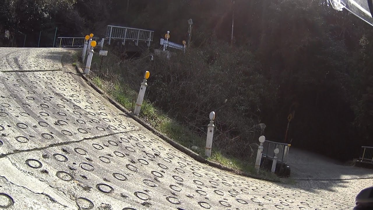 日本一急勾配な国道 これが国道 超ド級の急坂をバイクで登る ヤマハyzf R25モトブログ Youtube