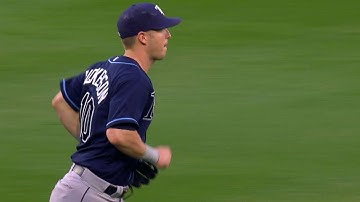 TB@PIT: Dickerson makes a nifty catch in left field