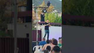 Ο Τζουβέλας κι ο παπάς