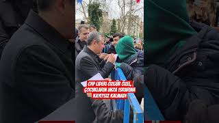 Chp Lideri Özgür Özel, Çocukların Imza Israrına Kayıtsız Kalmadı