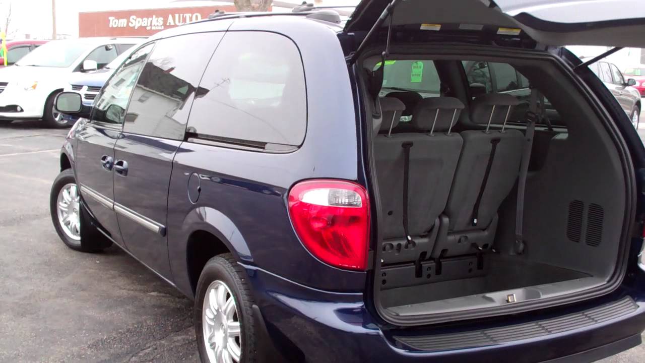 2005 chrysler town & country touring