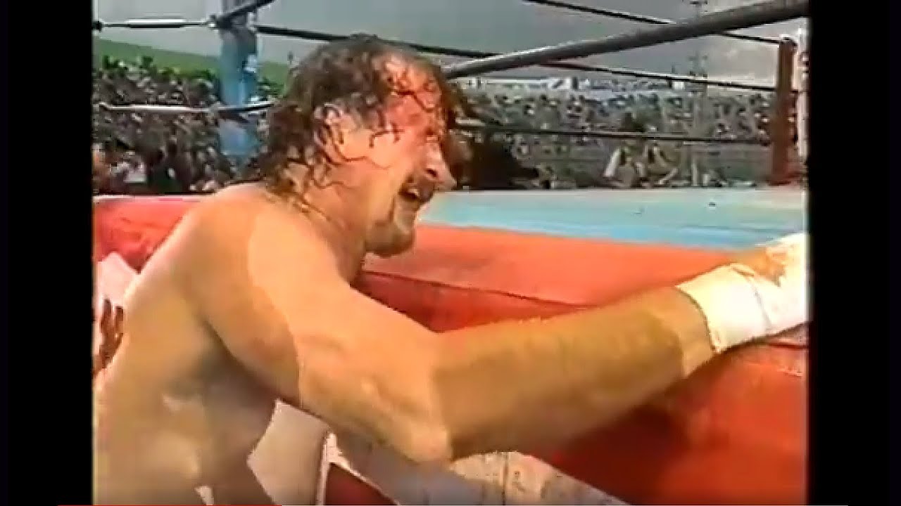 1997 09 28 Terry Funk vs Kodo Fuyuki - YouTube