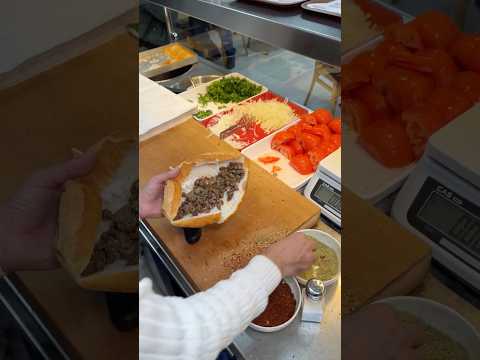 Ekmek arası sıcak Arnavut ciğeri 😍 #ciğer #yemek #keşfet #food #arnavutciğeri #sakatat #lezzet