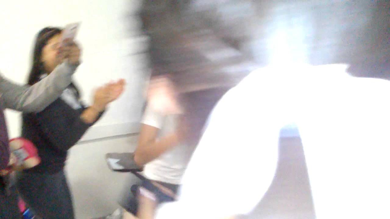 Cara embarrada en pastel - YouTube