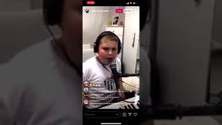 Samsunlu Fevzi Kaan Kurban Olduğum Şarkısını Söylüyor.