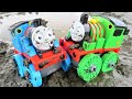 Thomas & Friends The toys are under the tree Assemble Thomas and Percy RiChannel