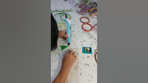 How To Make a Christmas Tree Using a 3D Pen (Shorts Version)