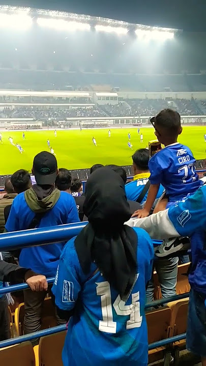 lihat tim kebanggan 😊