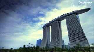 Singapores Sky Park - How We Invented the World
Architect Moshe Safdie designed the 6 Billion Dollar Marina Bay Sands Resort, which includes a beautiful sky park at the top of the building. (From Discovery Channels How We Invented the World)
Become a fan here! https://www.facebook.com/HowWeInventedTheWorld Singapores Sky Park - How We Invented the World