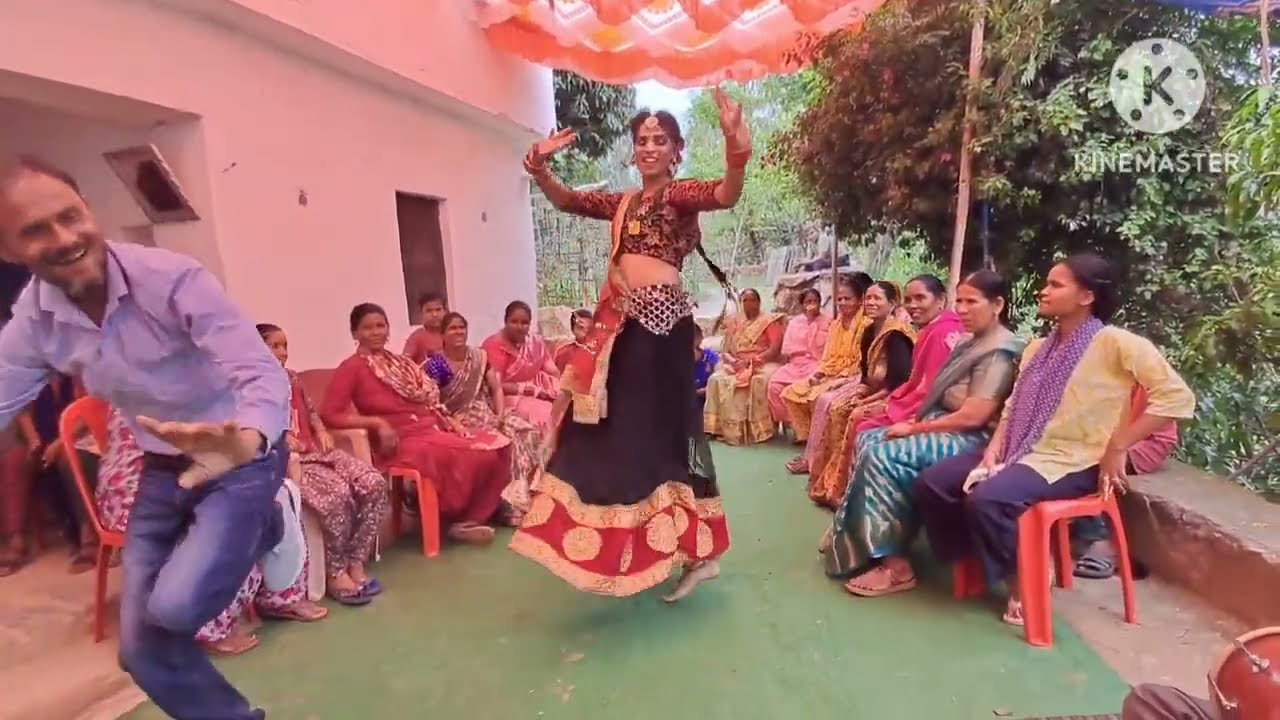 गढ़वाल जोकर डान्स #गढ़वालीगाने # नवल किशोर नई डांसर के साथ में प्रस्तुति