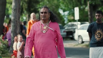 Darshan blessing with Paramahamsa Vishwananda