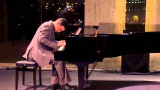 Robert Amirkhanyan - Aynpes Uzum Em