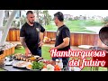 Hamburguesa del futuro con tocino, rellena de chedar para guapos