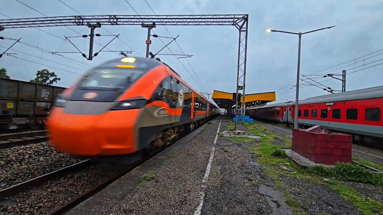 Tremendous Overtake !!! Vande Bharat Sleeper overtaking Saraighat Express 