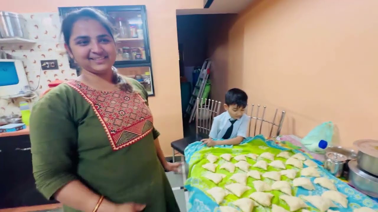Aaje Ghare Banaavya Crispy Samosa 😋 Badha e Kari Full Enjoy | Family Vlog Gujarati