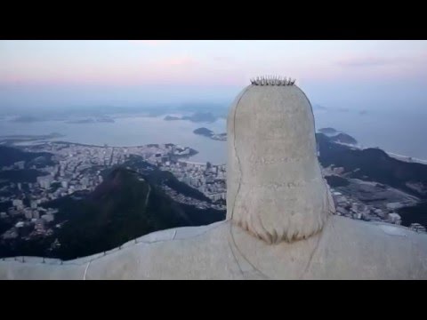 статуя Христа Искупителя в Рио-де-Жанейро