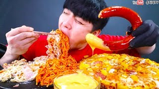 ASMR Domino's Christmas Edition Pizza & CHEESE SPAGETTI & KIELBASA SAUSAGE 도미노 크리스마스한정피자 먹방 MUKBANG screenshot 4