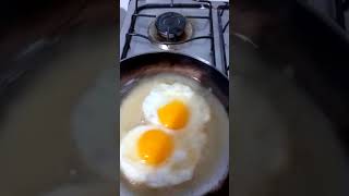 Ovo Frito Com Farinha De Trigo