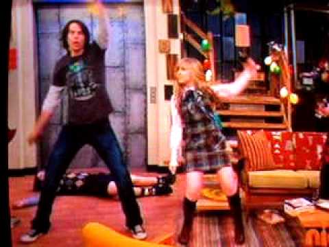 ICARLY:spencer hits freddie