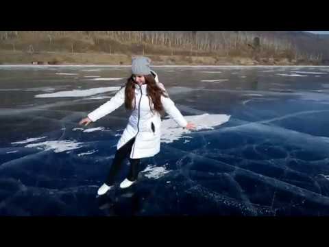 Vídeo: Caminando Sobre Hielo Transparente En Las Montañas Eslovacas