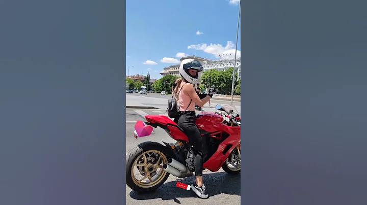 Lady Rider: Sara Iglesias #ladybiker #ducatimonste...