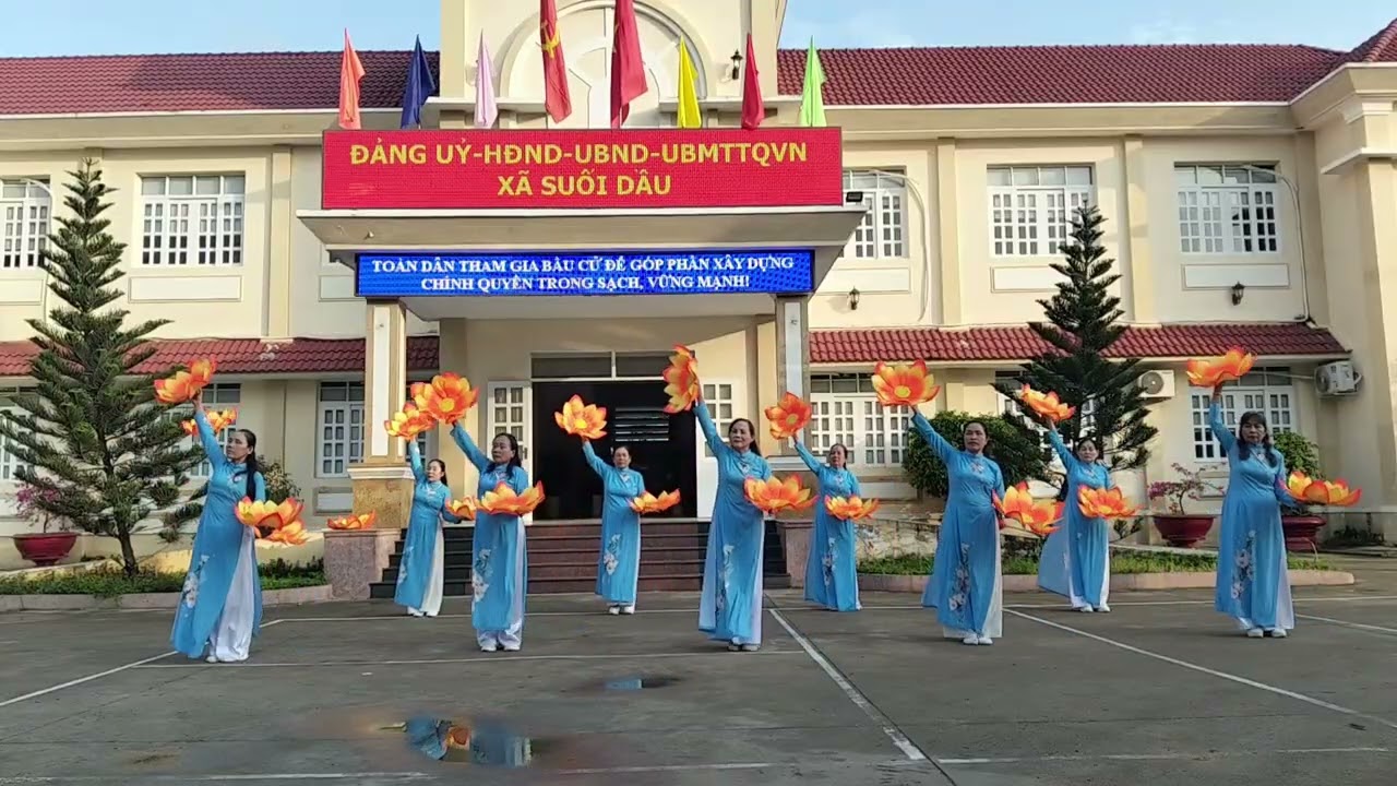 Vẻ Vang Phụ Nữ Việt Nam/ Múa Hoa 