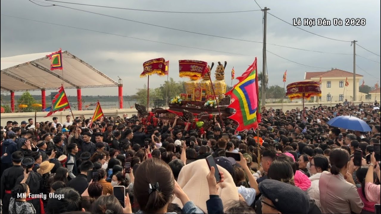 Rước Kiệu Tam Vị Đức Thánh Tản Xuống Thuyền – Lễ Hội Đền Và Xuân Bính Ngọ 2026