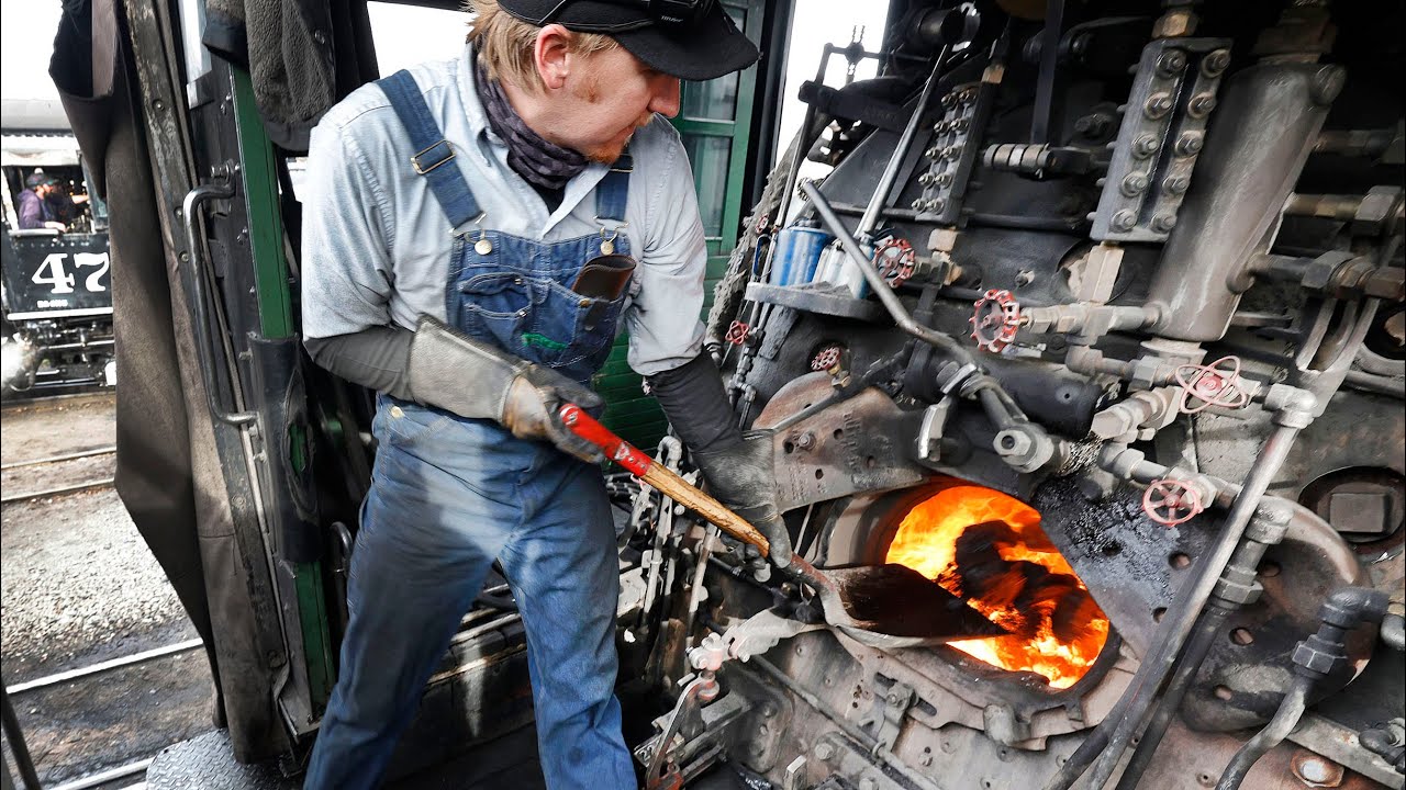 Last coal-fired engine departs Durango train station, marking end of an era