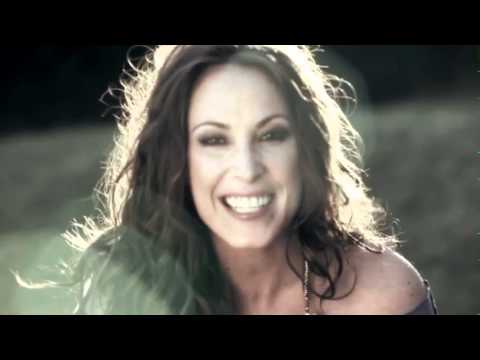 Malú - Ni un Segundo - Video Oficial Completo