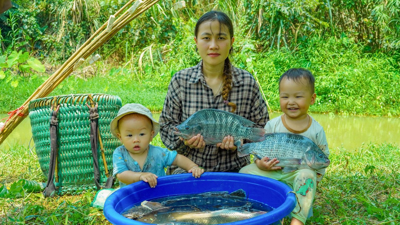 Single Mother Giant Fishing in the Jungle: The Simple Life of a Farm ...