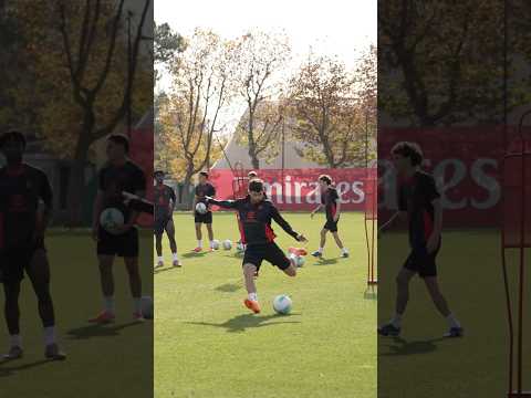 Pulisic hitting them sweetly in training ⚽ | #shorts