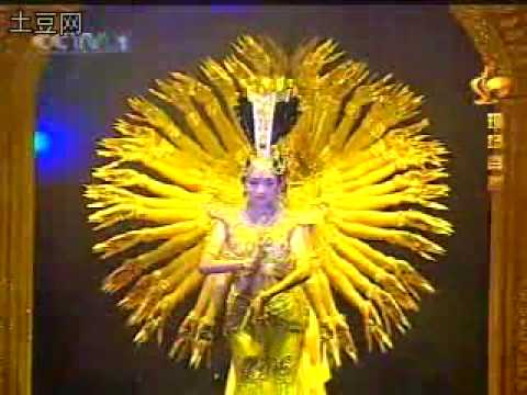 The bewitching performance of Thousand-hand Bodhisattva dance《千手观音》